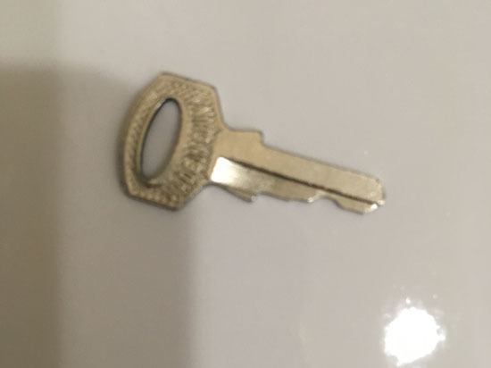 Москвичка проглотила ключи от подаренной квартиры